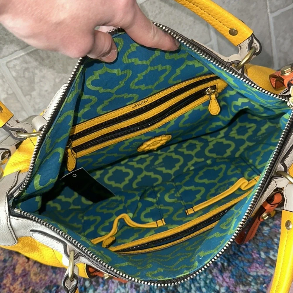 🌻orYanny Satchel🌻 - Picture 14 of 16